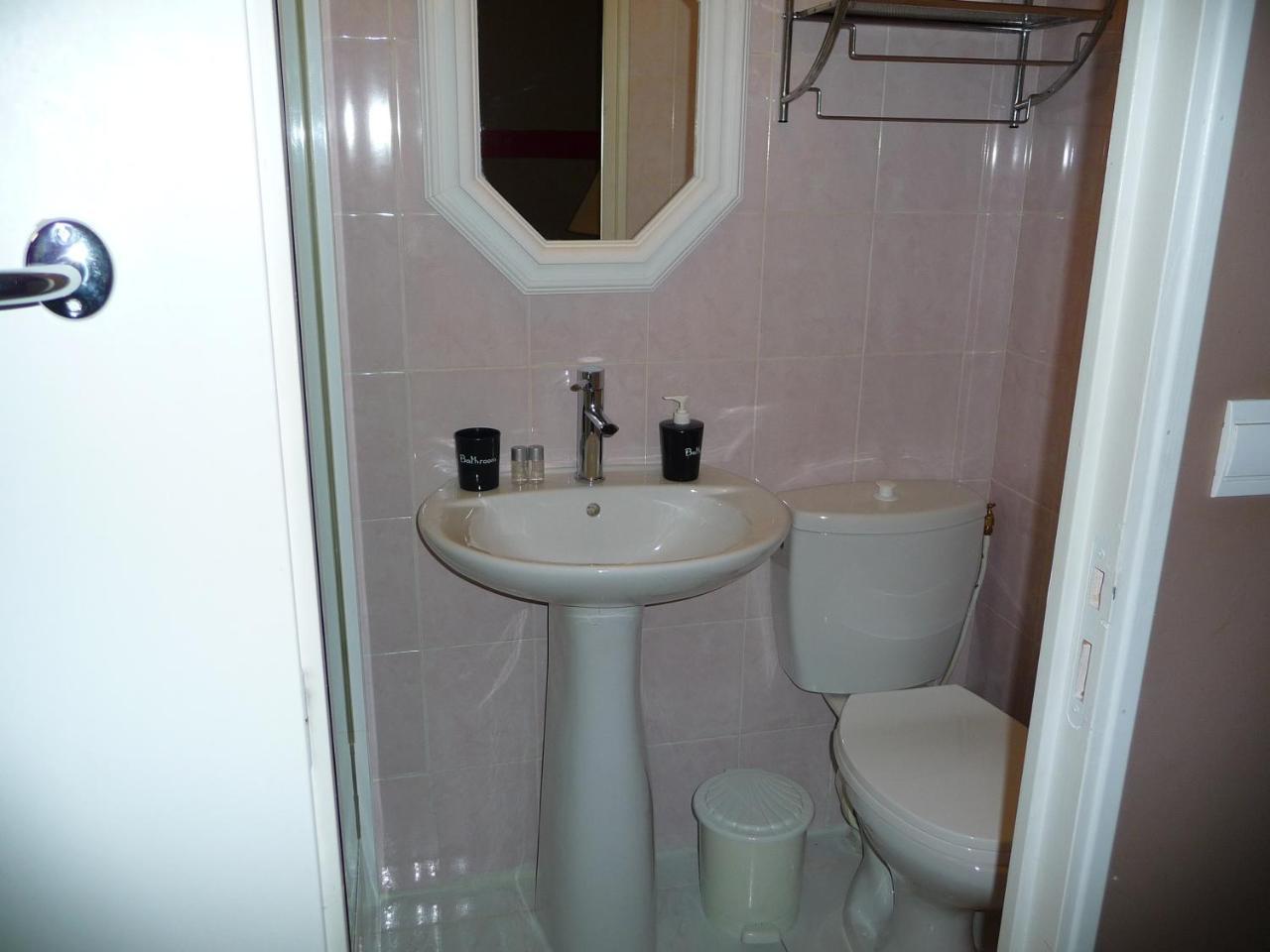Mas Des Sentes Petit T1 Apartment Nans-les-Pins Luaran gambar