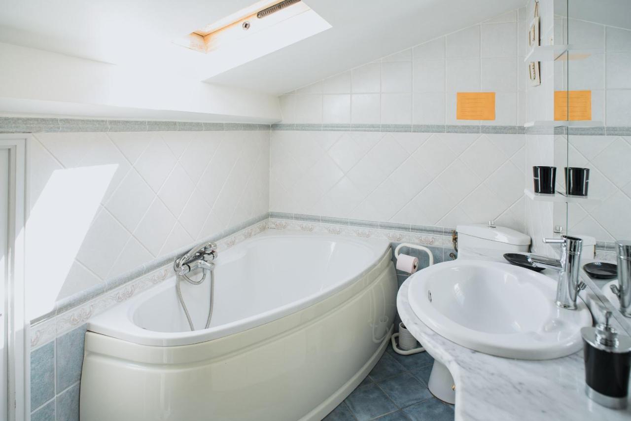 Mas Des Sentes Petit T1 Apartment Nans-les-Pins Luaran gambar